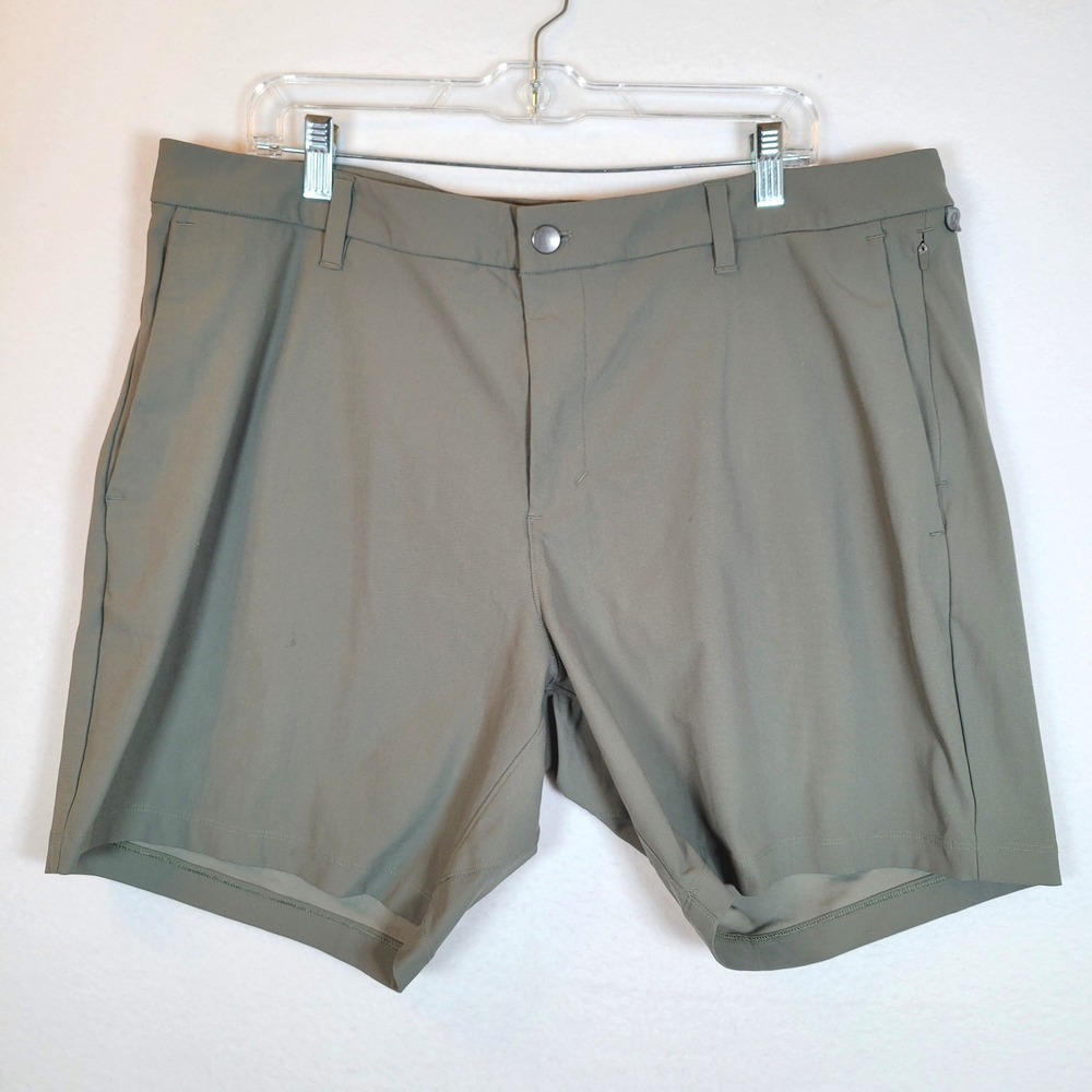 lululemon athletica Men's Athletic Shorts in Olive/ Gray